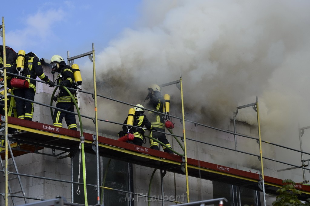 Dachstuhlbrand Koeln Poll Geislarerstr P194.JPG - Miklos Laubert